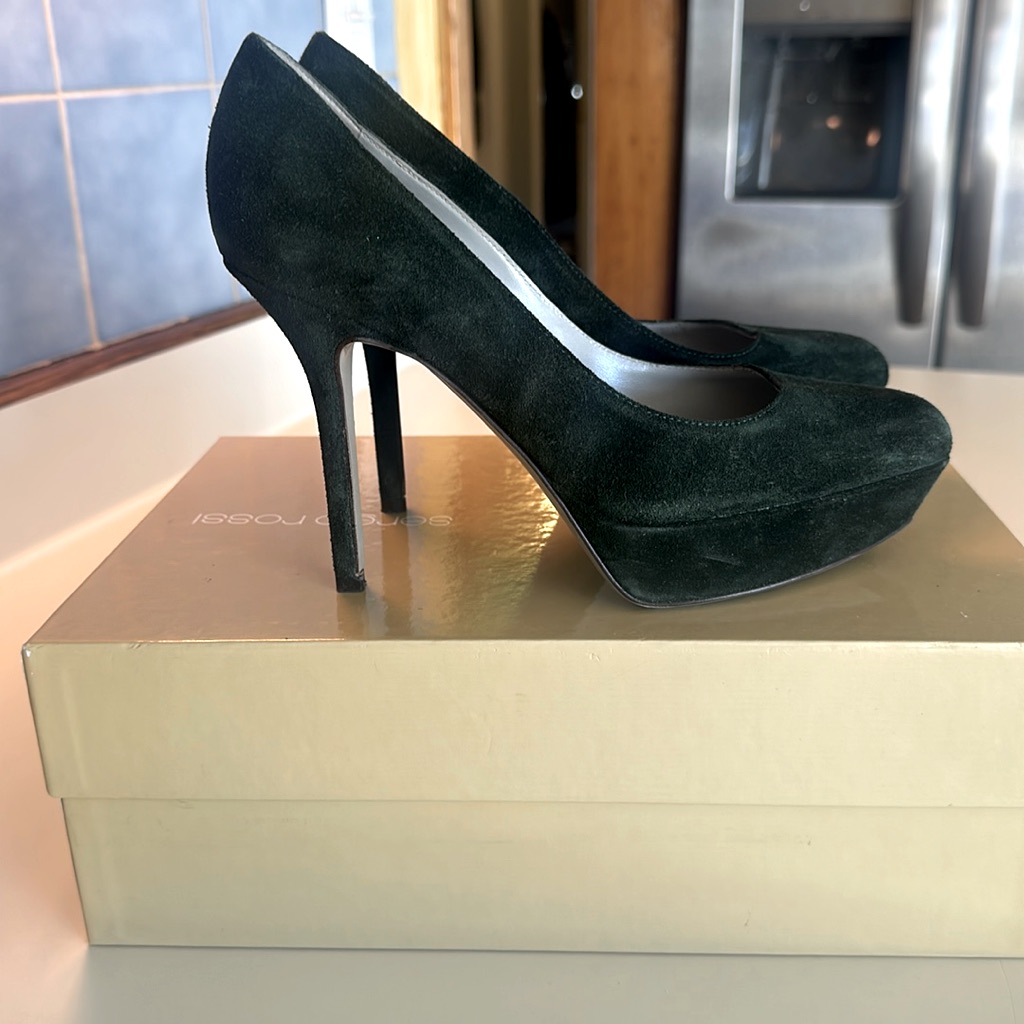 Sergio Rossi Size 6/36 Dark Green Suede Heels With Original Box. Beautiful!